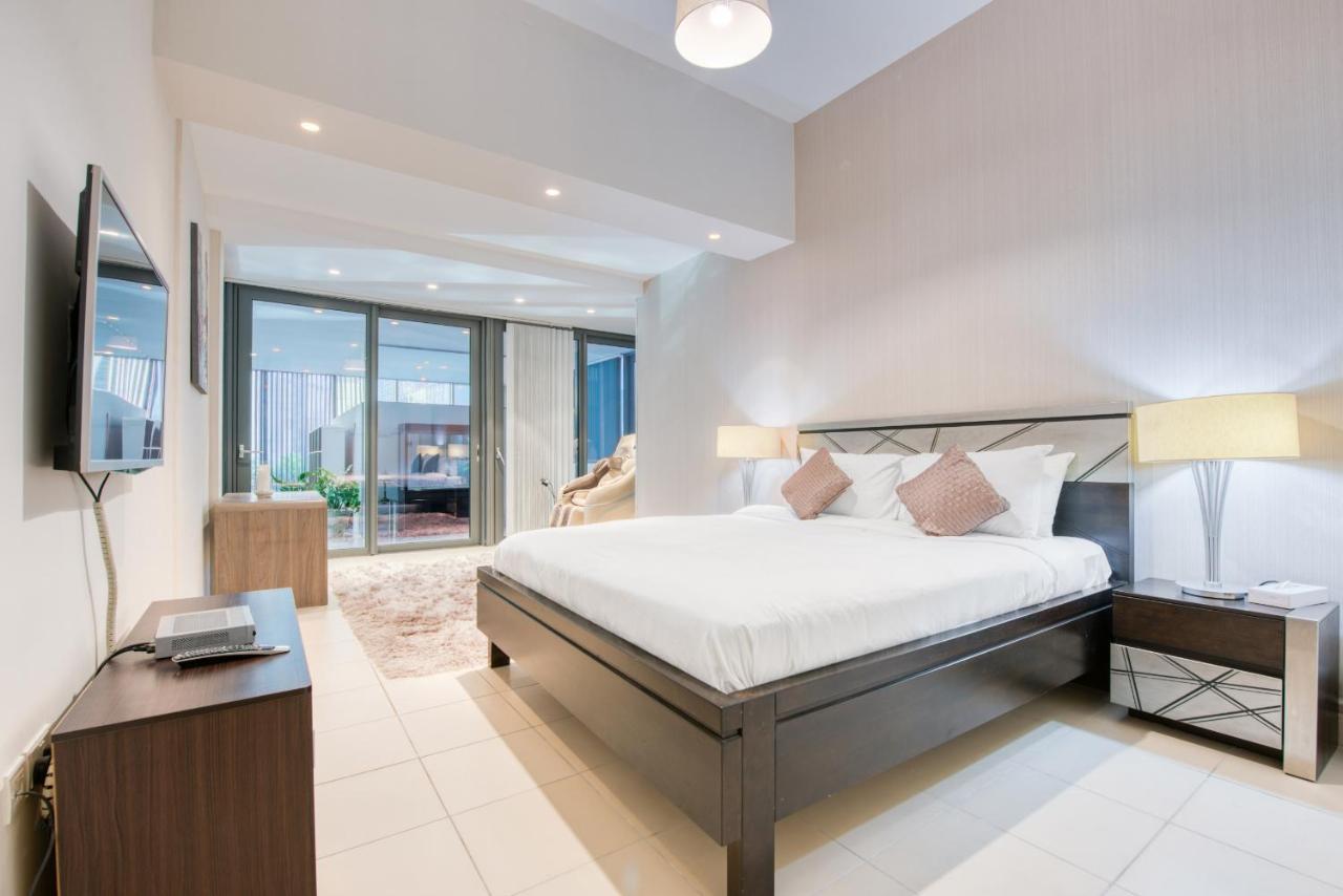 Maison Privee - Big, Bright, Luxury Marina Views Apt Next To Beach Дубай Экстерьер фото